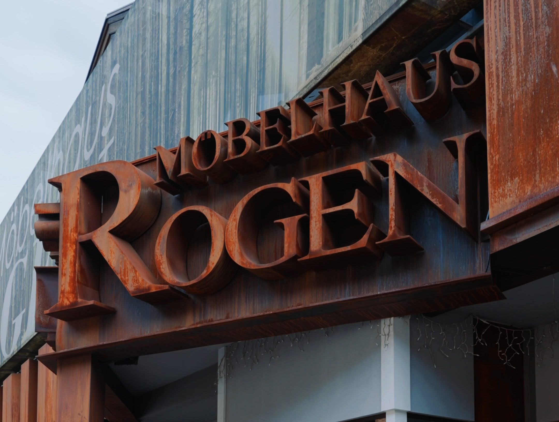 Fassade vom Möbelhaus Rogen in Mühlbach