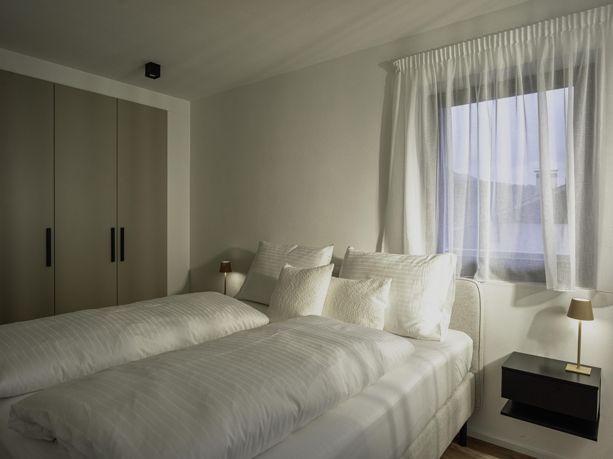 Hotelzimmer mit Einbauschrank